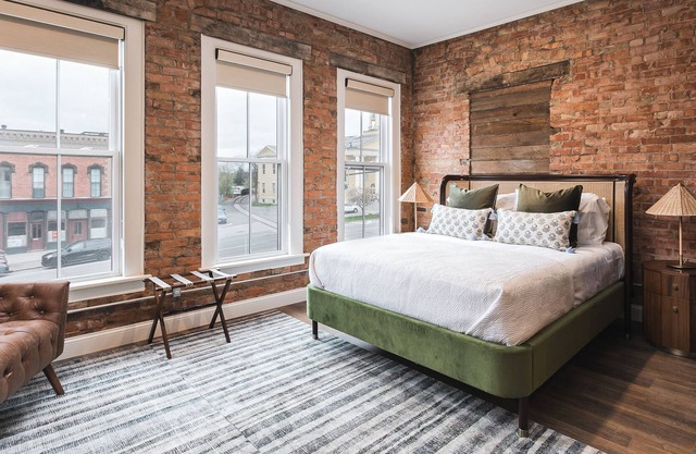 Elegant Restored Boutique Hotel Walk to Downtown Canandaigua and The Lake!