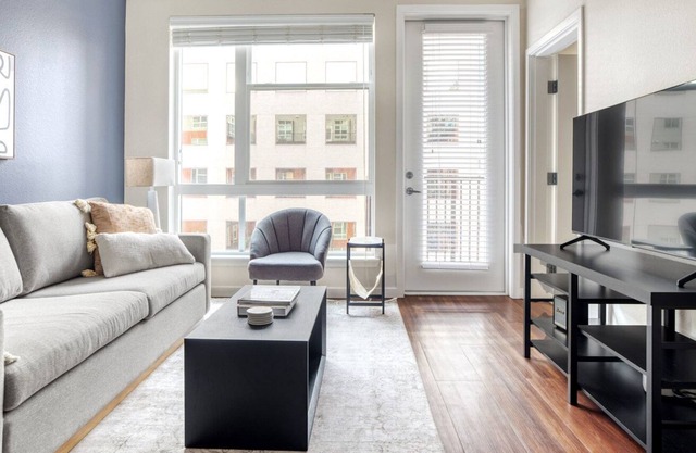 Elegant Uptown 1BR w/ W/D, Gym & Pool, walk to RiNo bars, by Blueground