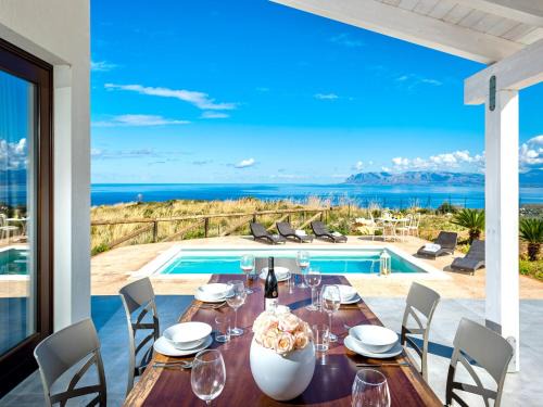 Elegant villa with private pool and sea view