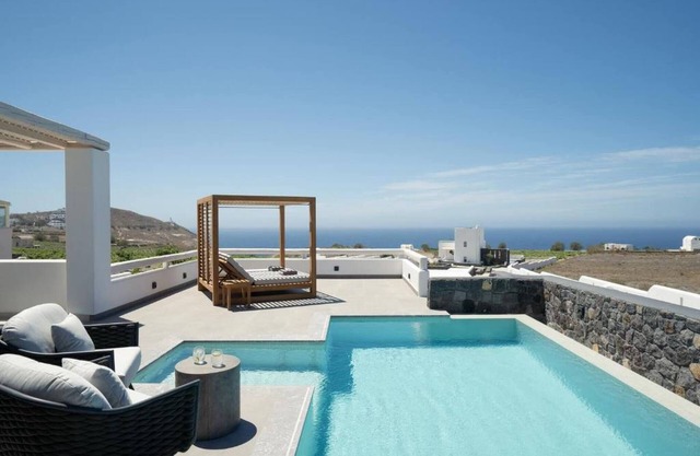 Elegant Villa Floating Breakfast