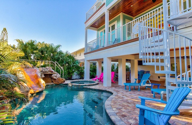 Elevator - Summer Retreat by SeaBreeze Vacation