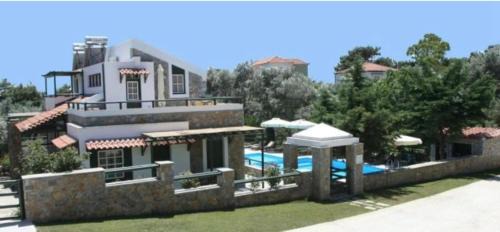 Elia Village by Irida Iris Group