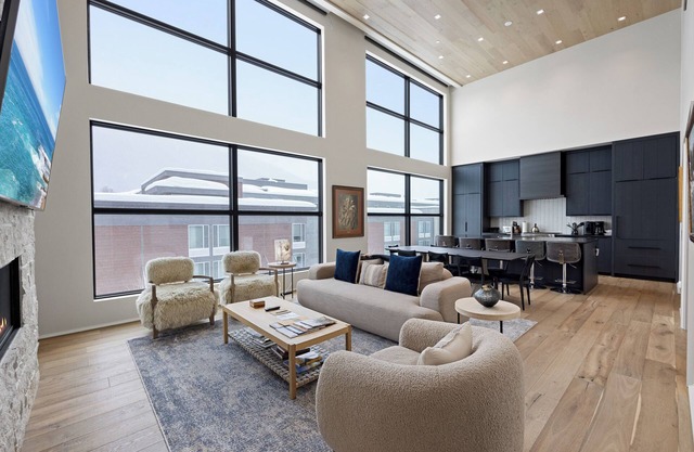 Elite Jackson Getaway & Apres-ski Lounge with Fireplace, Mtn Views & Hot Tub
