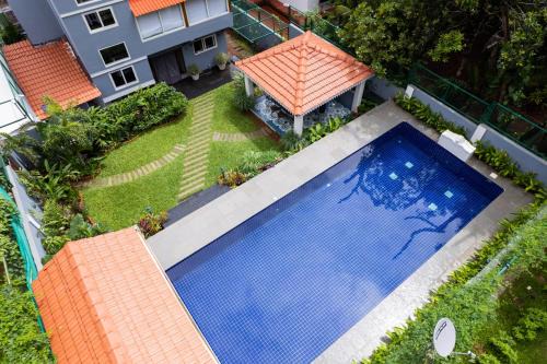 ELIVAAS 5 BHK with Pvt Pool, Entertainment Room & Glass House - Bludoor