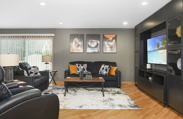 Elk Grove Village FHS Rental - Kingsbridge Rd