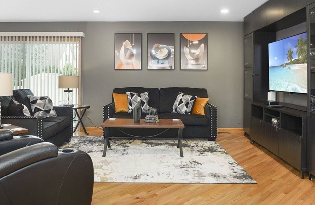 Elk Grove Village FHS Rental - Kingsbridge Rd