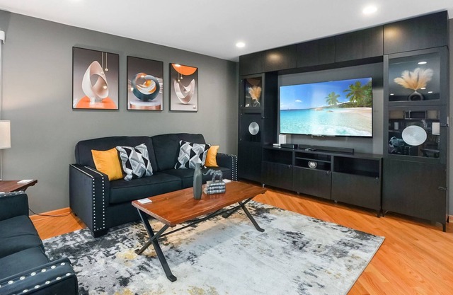 Elk Grove Village Rental - Kingsbridge Rd