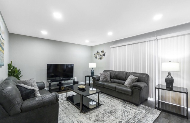Elk Grove Village Rental