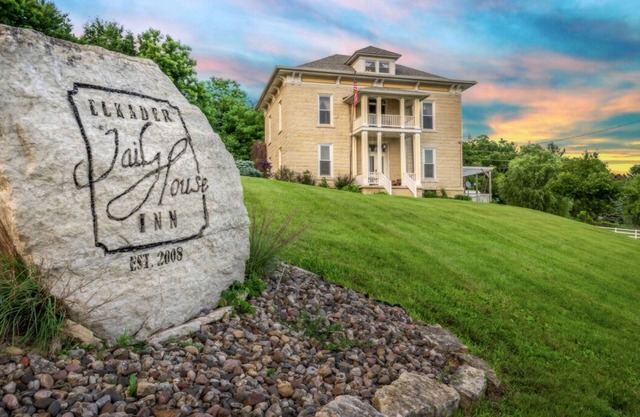 Elkader Jailhouse Inn (Entire Inn)
