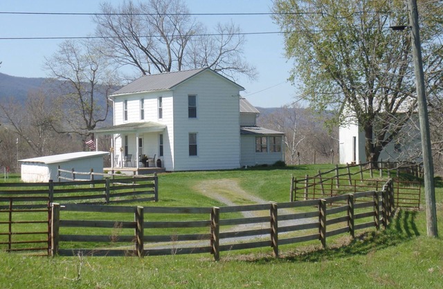 Elkton, Va. Modernized Farmhouse! Great location in the Shenandoah Valley.