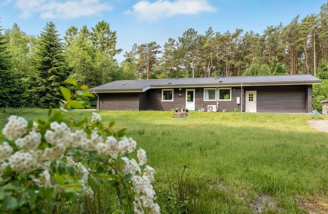 "Elsemaria" - 1.3km from the sea by Interhome