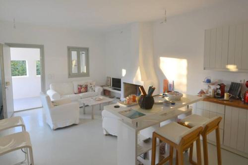 EMELIAS HOUSE SEA SIDE