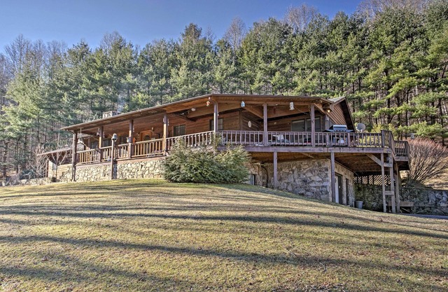 Emerald Gate Farm Cabin w/On-Site Fishing Pond!
