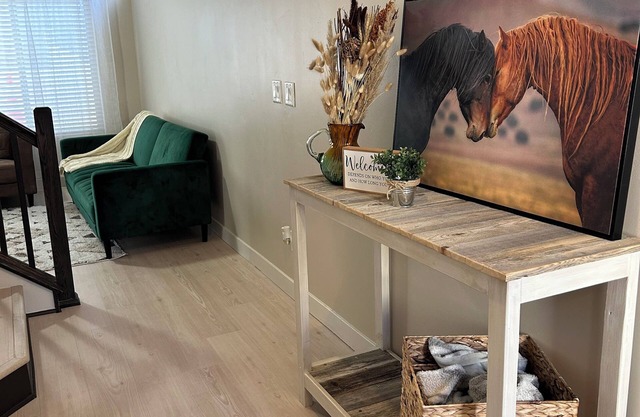 Emerald Retreatnn 4 bedroom house; 3 bath; sleeps 12