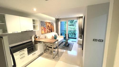 EMERALD TERRACE CONDO 52-FAMILY 1 Bedroom POOL VIEW