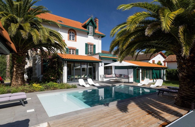 EMERAUDE - Villa with pool, Biarritz