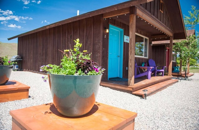 Emigrant Cabins #2- Tiny cabin near Yellowstone