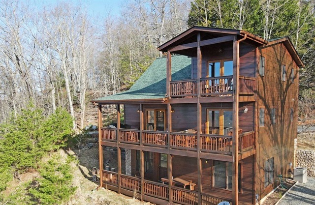Enchanted Lookout Lodge | 3 Bed, 3 Bath