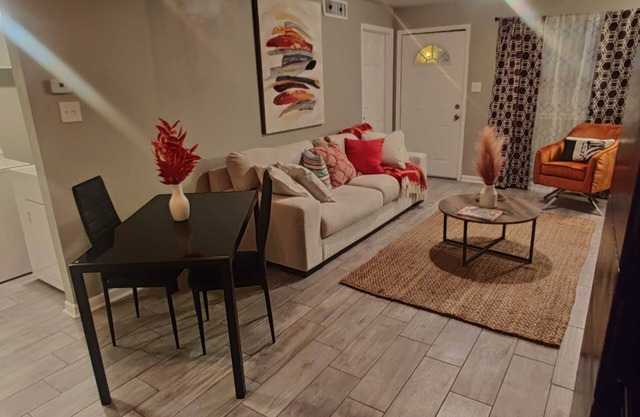Enchanting 1bedroom Polish Apartment w/free WiFi& parking near most attractionsn