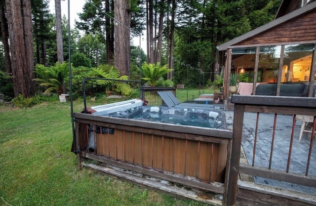 Enchanting 3-bedroom home amongst the redwoods.