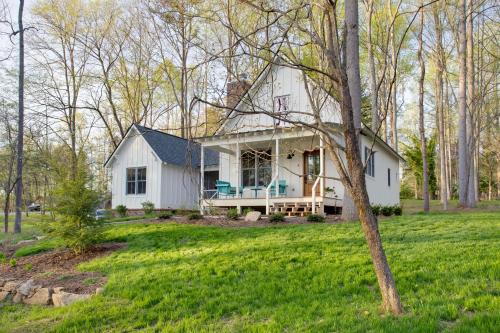 Enchanting Andersonville Home Steps to Norris Lake