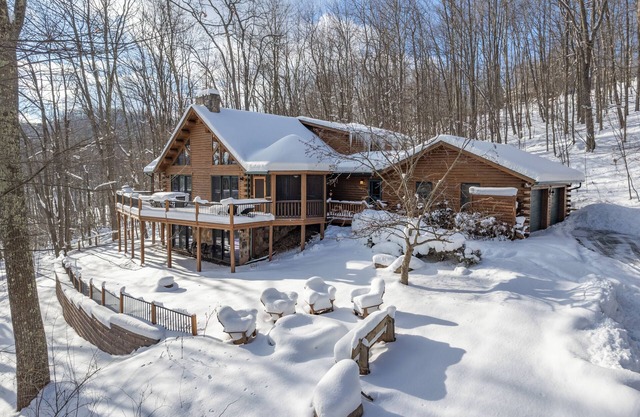 Enchanting Chalet w/Deck, Fireplace & Hot Tub