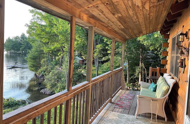 Enchanting WATERFRONT Log Cabin on Togus Pond - 3 nights min required
