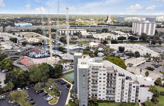 Enclave Refurbished Condo: Just 2mi to Universal!