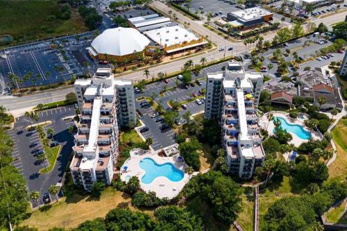 Enclave Skyline condo Near Universal