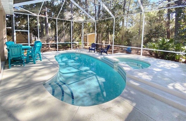 Enclosed Private Heated Pool - 4 Bikes - Updated Home - `Endless Summer`