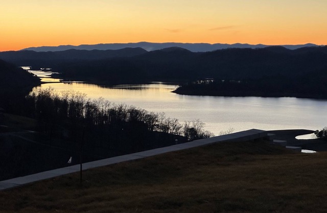 Endless Norris Sunsets lakeview home with covered single boat slip Pet friendly!