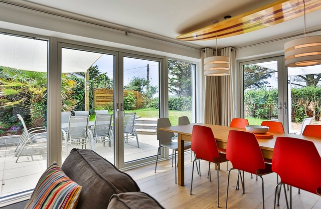 Endless Summer | 4 mins walk to beach | Sea view