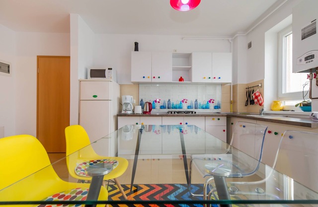 Energic Apartment w/2 BR Near Coresi Mall – 5 Min Walk