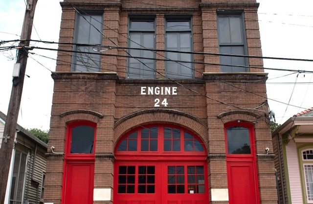 Engine 24 Firehouse Bed & Breakfast