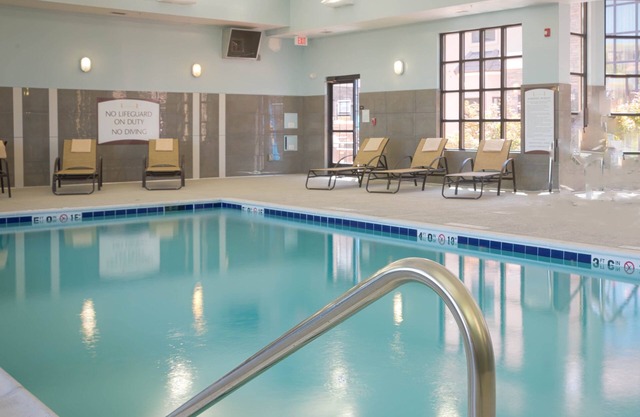 Enjoy a relaxing stay in Maumee | King Suite Near Bowling Green State University