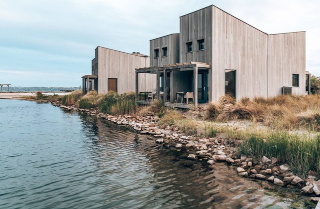 Enjoy a stay near the Zeeland coast, with a view of the water and dunes!