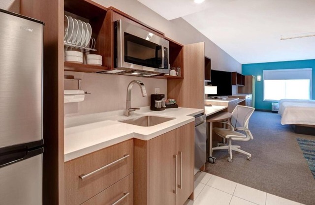 Enjoy Comfort! Swimming Pool, Kitchen, Free Breakfast, Fitness Center