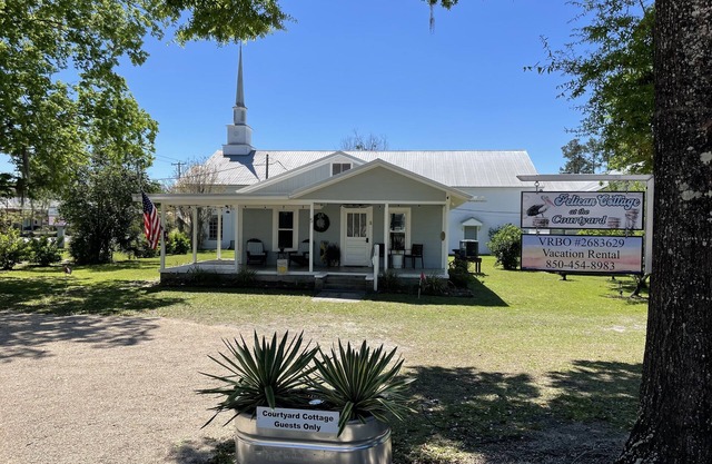 Enjoy Crawfordville at the Courtyard’s Pelican Cottage.