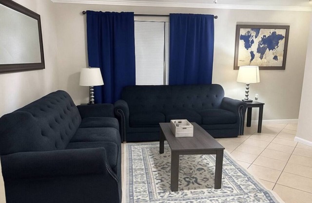 Enjoy easy access to everything from this centrally located place in the westend