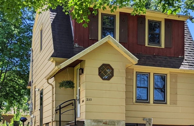 Enjoy entire home by the Iron Belle Trail with sauna!