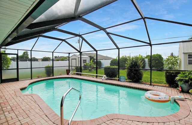 Enjoy family fun in this 2/2 Englewood pool home - Avalon