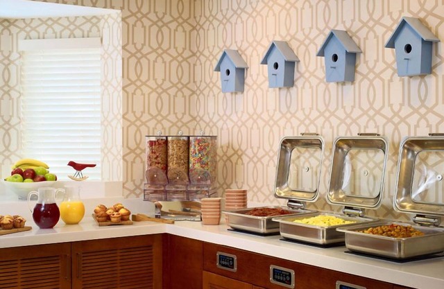 Enjoy Free Breakfast and Outdoor Pool! Ideal Family Stay in Princeton!