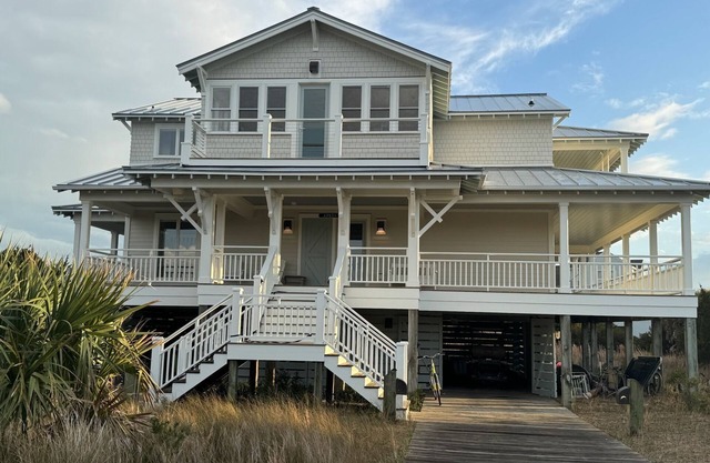 ENJOY glorious FALL at a discount;JUST renovated Oceanview,huge porches,4 bd/5ba