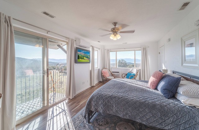 Enjoy High Desert Charm in this Cozy Studio w/Balcony -Pool-Snowmobiling-Hiking