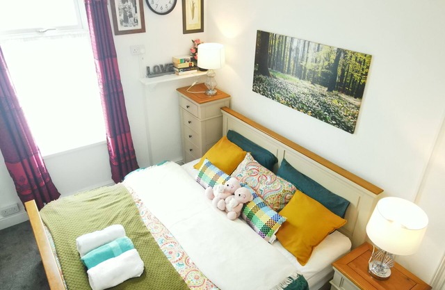 Enjoy Modern Living 🛋 Free Wifi 📶 in Kingston Newport 2 Bedroom Apartment 🏢