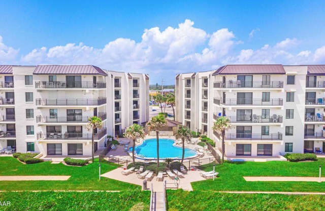 Enjoy Relaxing Views and Sounds from this Spacious Ormond Beach Condo