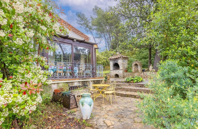 Enjoy this characterful and spacious holiday home.