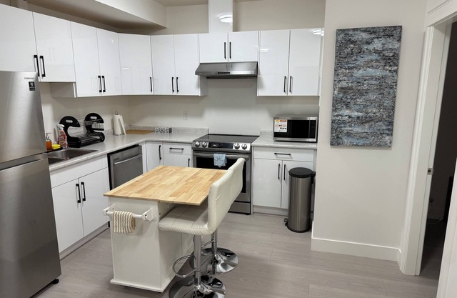 Enjoy “The Cozy villa 3.0”n2-bedroom building in fantastic Saskatoon with AC