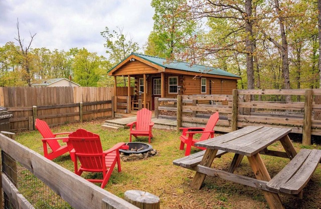Enjoy this cabin/tiny home on 24 acres of Oak and Hickory forest close to Berkeley Springs, WV