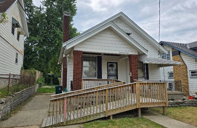 Enjoy this cozy 3-bedroom, 7-bed home near Cincinnati's arenas and attractions.